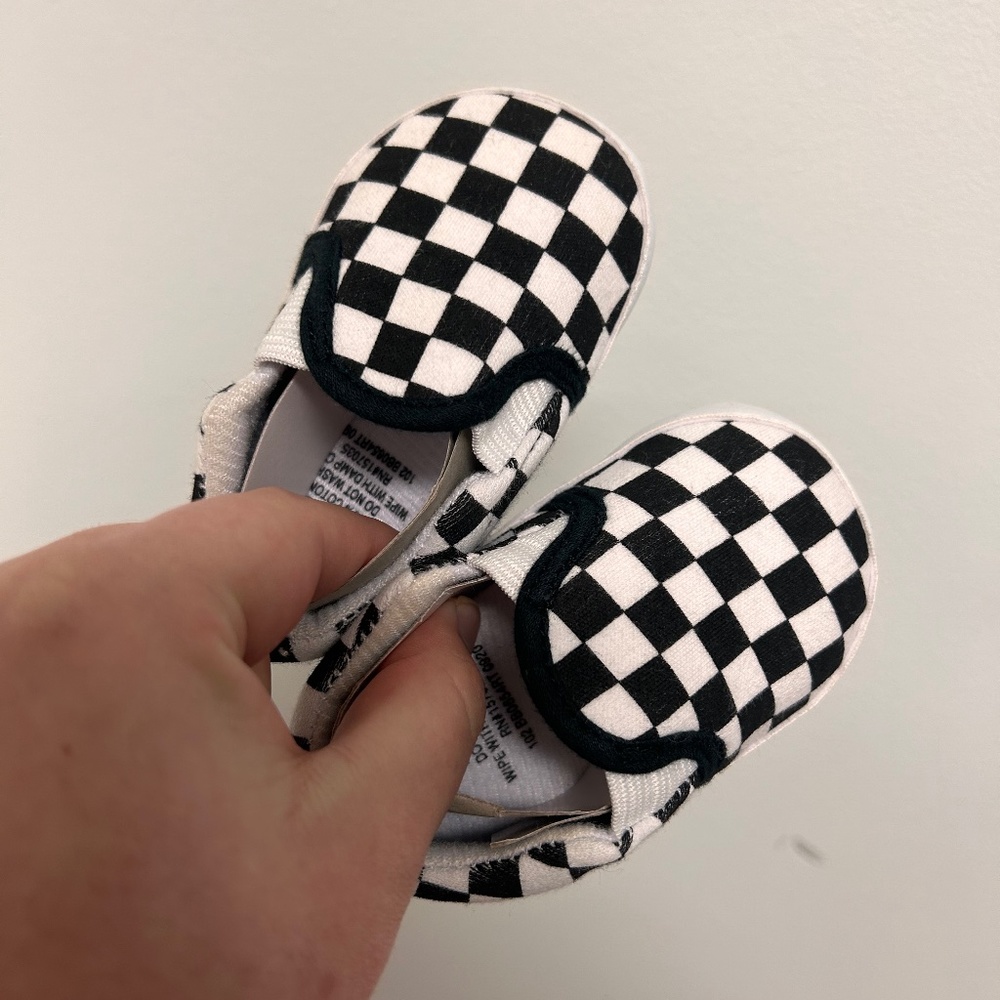 NEW carters 3/6m black & white checkered soft sole shoe